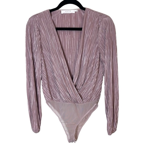 ASTR The Label Deep-V Pleated Pink Bodysuit- Size Small - Picture 4 of 11